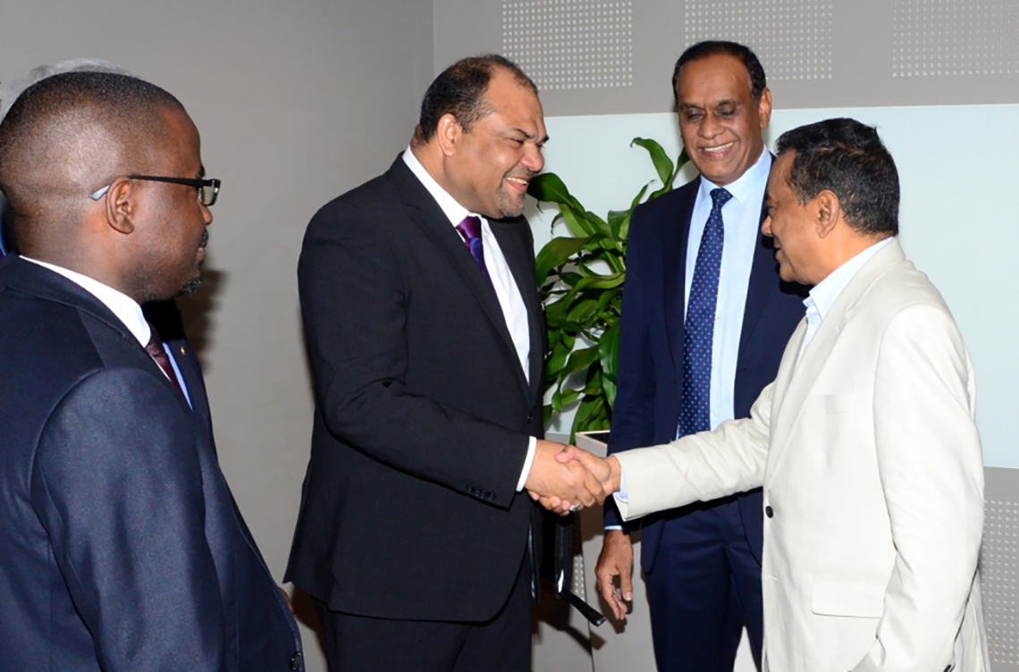 greeting_shaukat_mauritian_deputy_pm.jpg