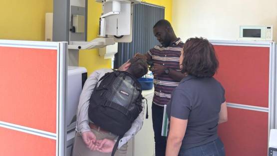 Experts and X ray machine 